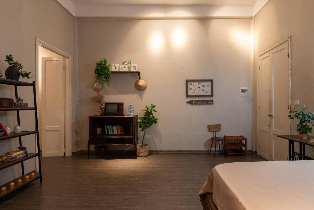 Vintage Homestay-unique Old Quarter-center-street View Apartment Hanoi